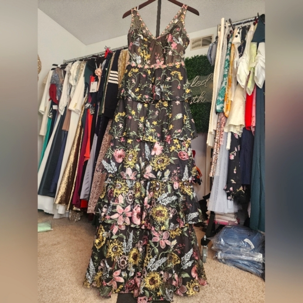 🔴 MARCHESA NOTTE,TIERED EMBROIDERED GOWN - Picture 8 of 13